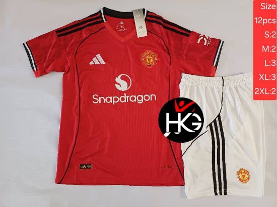 تصویر  کیت منچستر یونایتد 