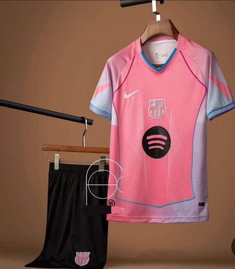 تصویر  کیت بارسلونا صورتی 