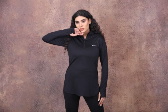 تصویر  نیم زیپ زنانه مشکی 